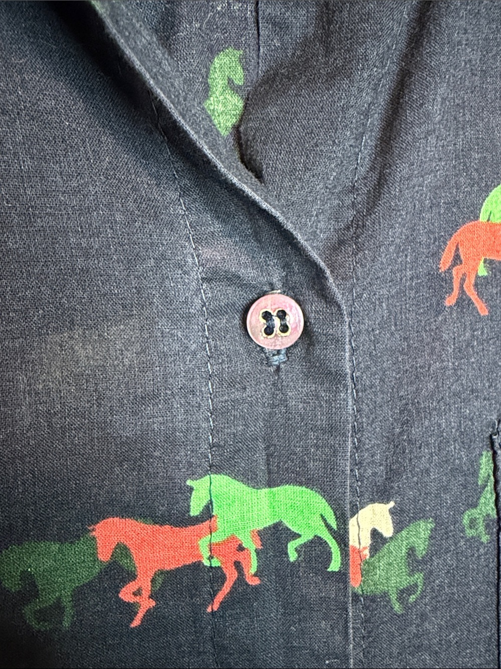 Women’s Farm Rio Navy Horse Print Button-Up Shirt size medium (bin13) - Picture 6 of 7